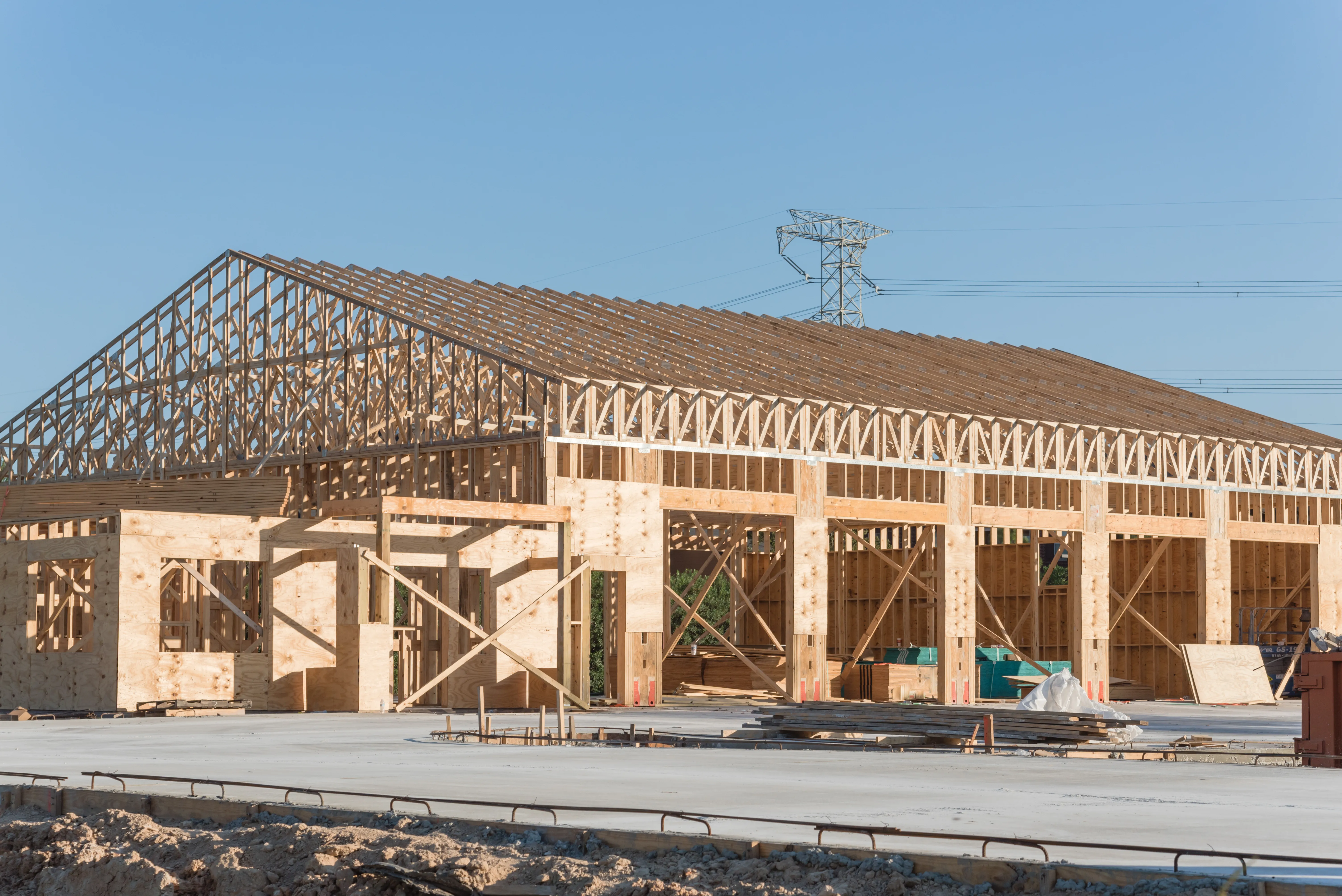 Commercial wood framing structure under construction by Framing Pro Dallas featuring large-scale structural framing and roof truss installation in Dallas, Texas
