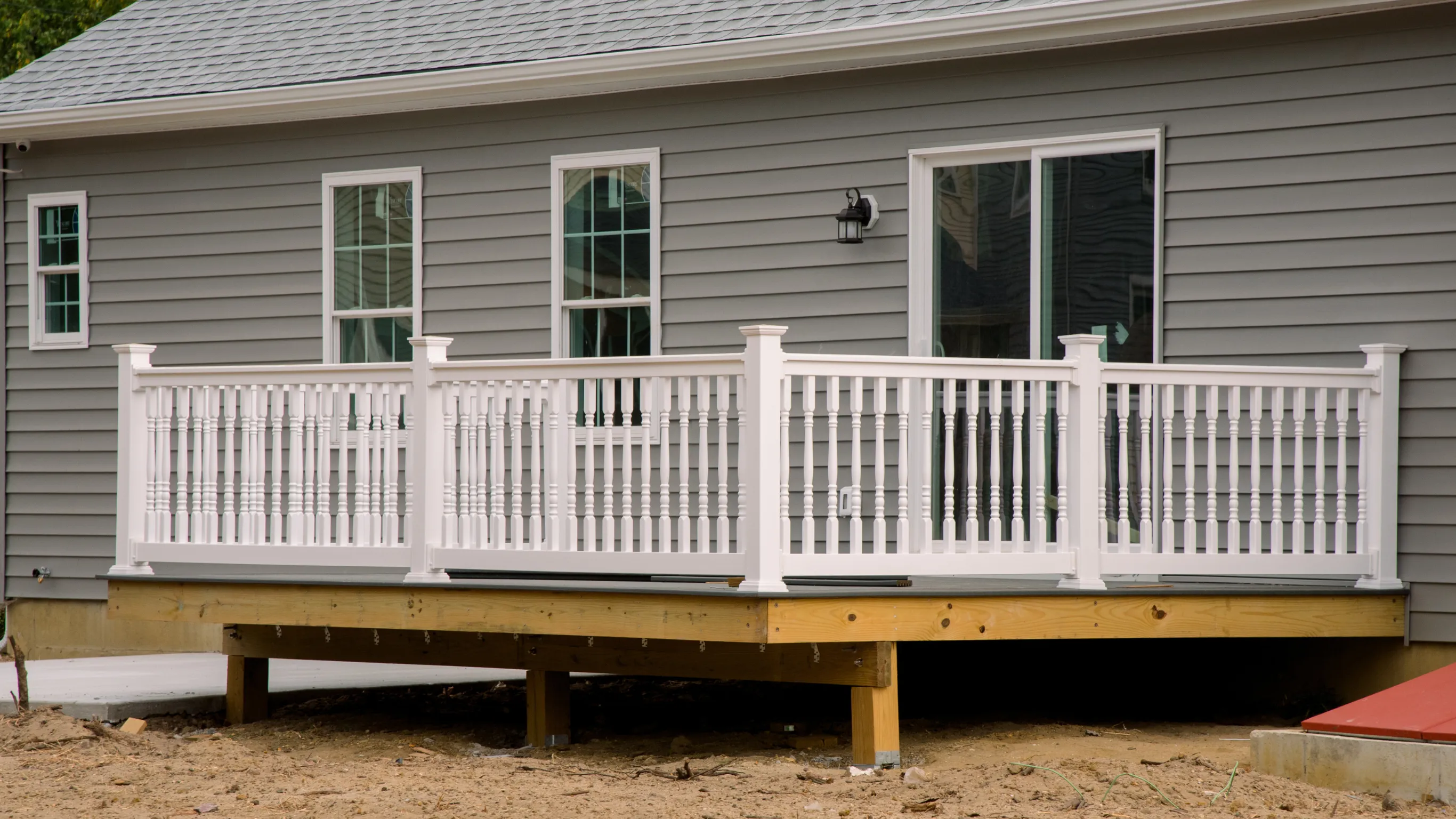 Finished residential deck construction in Dallas featuring completed framing, decking boards, and railing system.